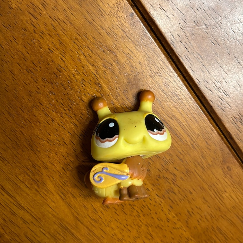 AUTHENTIC LPS Bee 2008